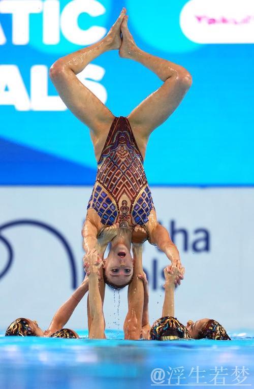 中国队世锦赛花游集体技巧自选再夺桂冠，斩获第四金