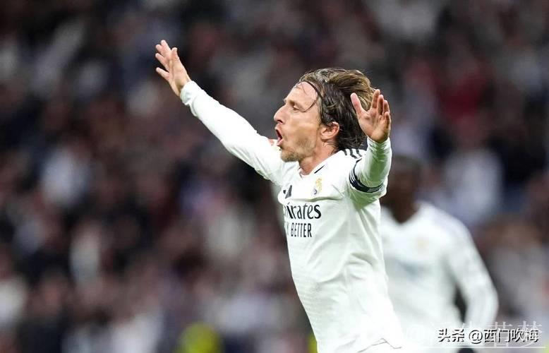 39岁魔笛怒斥2亿巨星懒防守,再现皇马领袖风范,9场3球+单场创双纪录 39岁魔笛怒斥2亿巨星懒防守,再现皇马领袖风范,9场3球+单场创双纪录