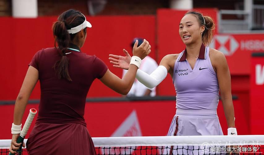 郑钦文直落两盘击败拉杜卡努 首次闯入草地赛四强 郑钦文直落两盘击败拉杜卡努 首次闯入草地赛四强