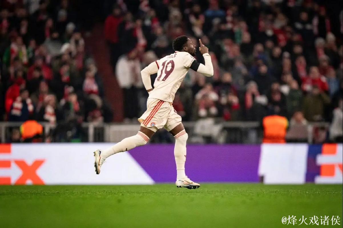 拜仁慕尼黑与加拿大新星戴维斯提前续约